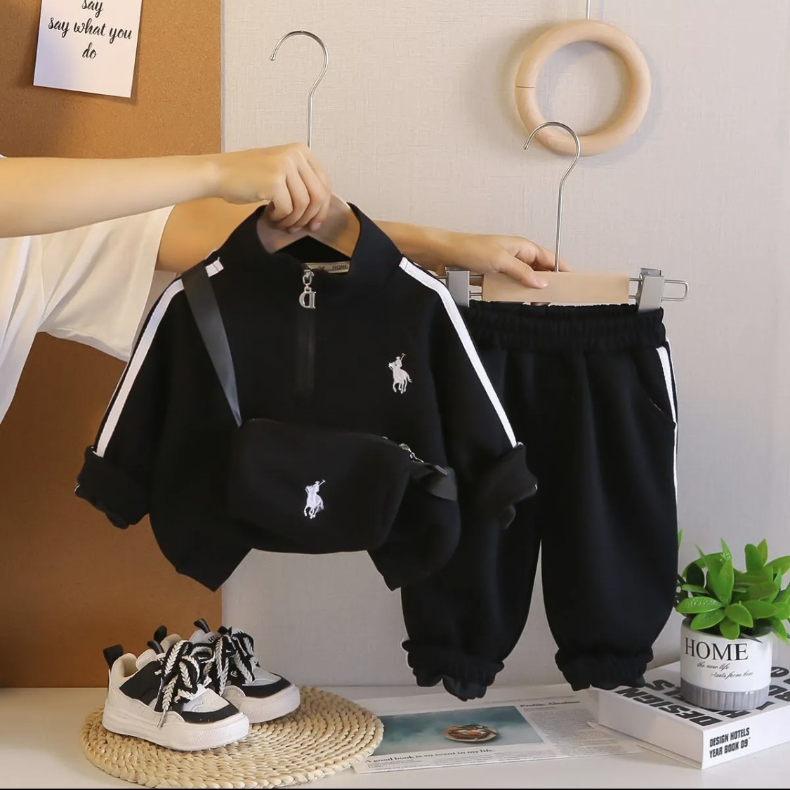 Boys' 2025 Spring/Autumn Tracksuit Set with Crossbody Bag
